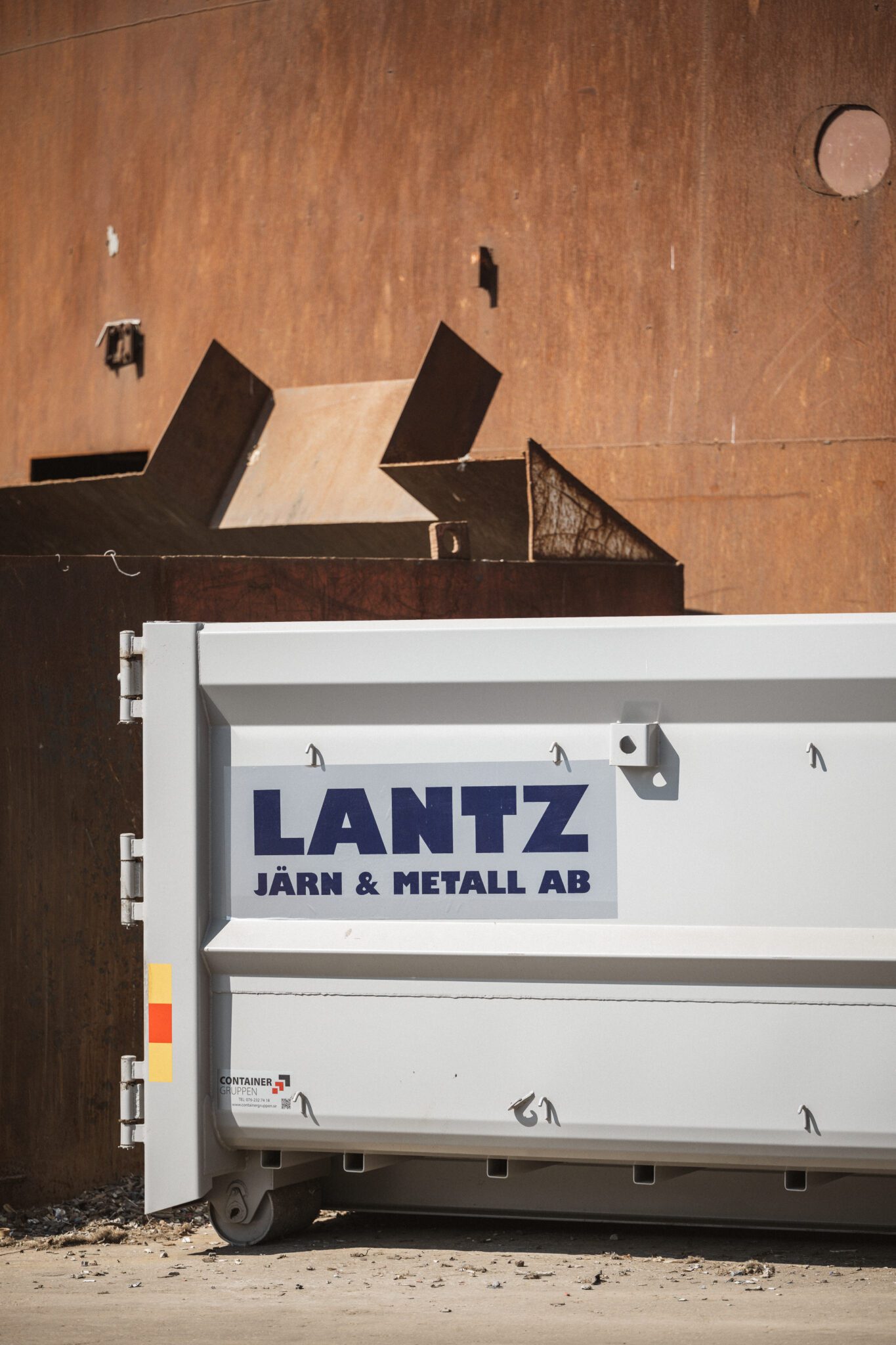 Containers & kärl - Hyra & transport | Lantz Metall